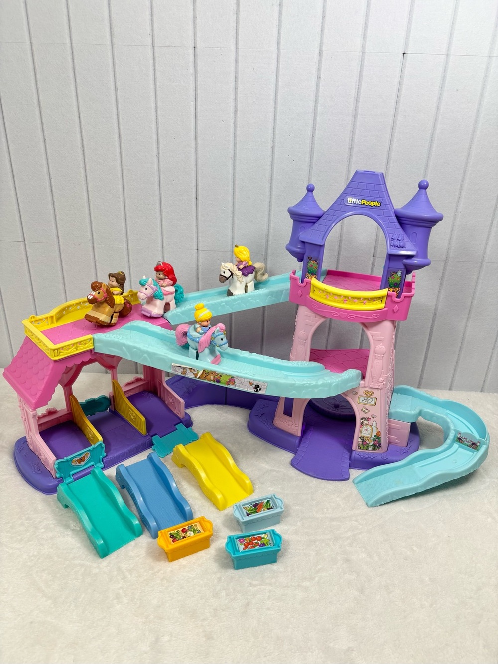 Fisher-Price Little People Disney Princess Klip Klop Stable